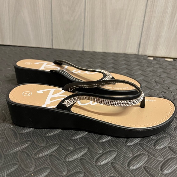 Sandals - Picture 2 of 2